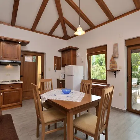 House Pobri אופטיה